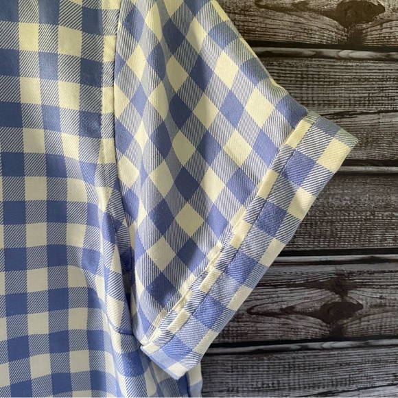 LL Bean Women's Short-Sleeved Button-Down Top Size M - Picture 3 of 6